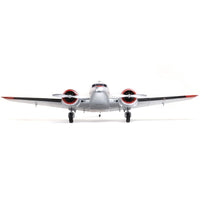 [Dış] E-flite Beechcraft D18 1.5m - Önden stüdyo çekimi, beyaz arka plan