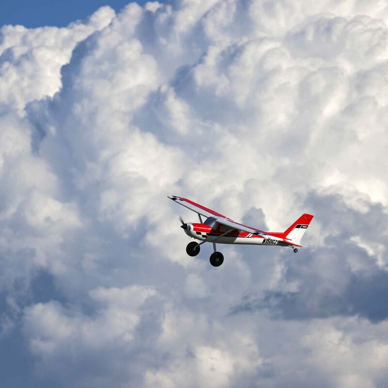 [Havada] E-flite Carbon-Z Cessna 150T 2.1m - Bulutlu gökyüzünde serbest uçuş