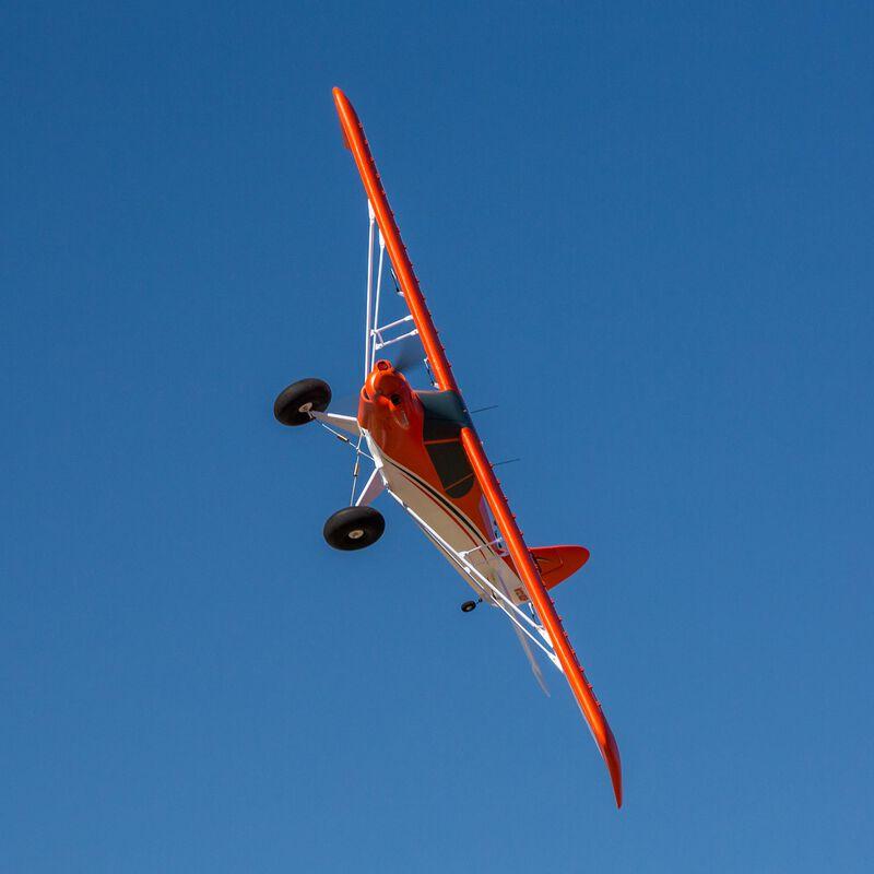 [Havada] E-Flite Carbon-Z Cub SS 2.1m - Mavi gökyüzünde dik tırmanış manevrasında