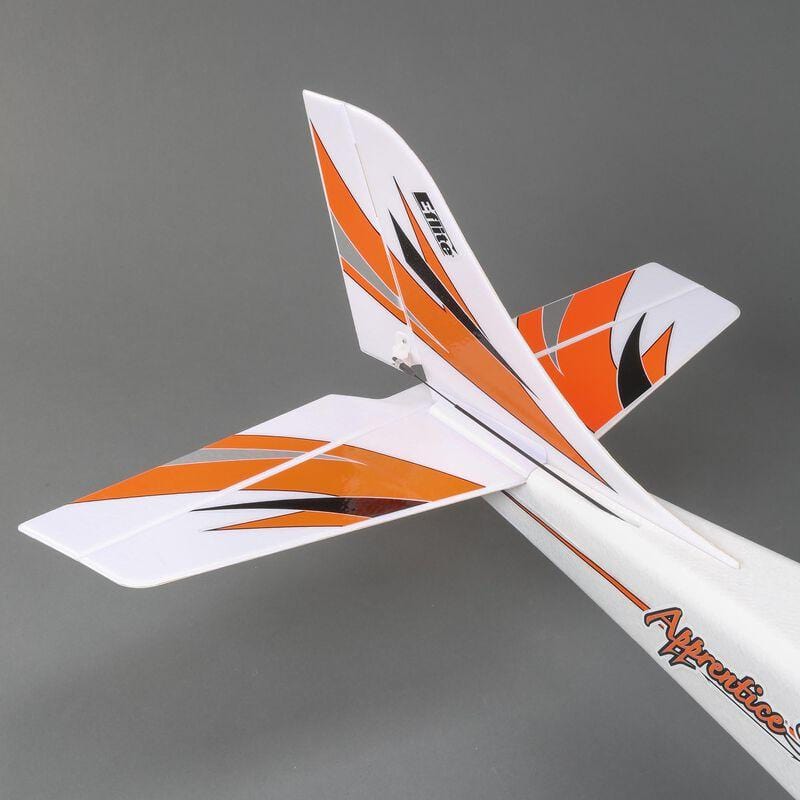[Detay] E-Flite Apprentice STS 1.5m - Kuyruk bölümü ve boya deseni yakın çekim