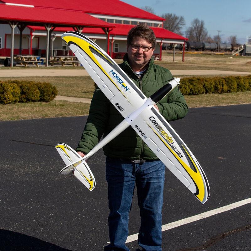 [Boyut] E-Flite Conscendo Evolution 1.5m - Pilot ile boyut karşılaştırması