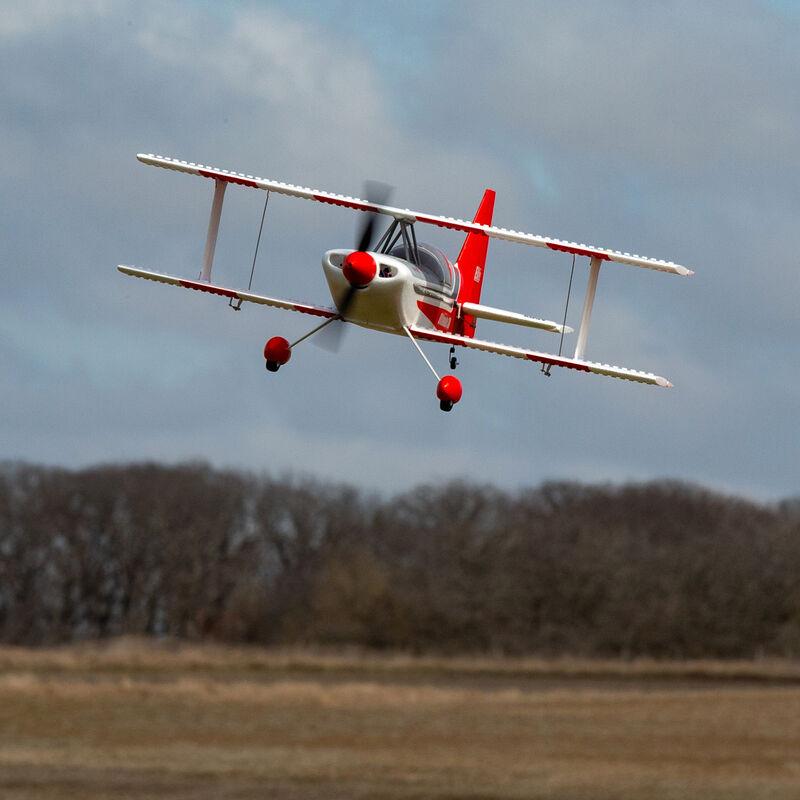 [Havada] E-Flite Ultimate 3D Smart BNF - Tırmanış uçuşu, ağaçlık arka plan