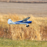 [Havada] HobbyZone Sport Cub S RTF - Sonbahar tarlası üzerinde yan profil uçuş