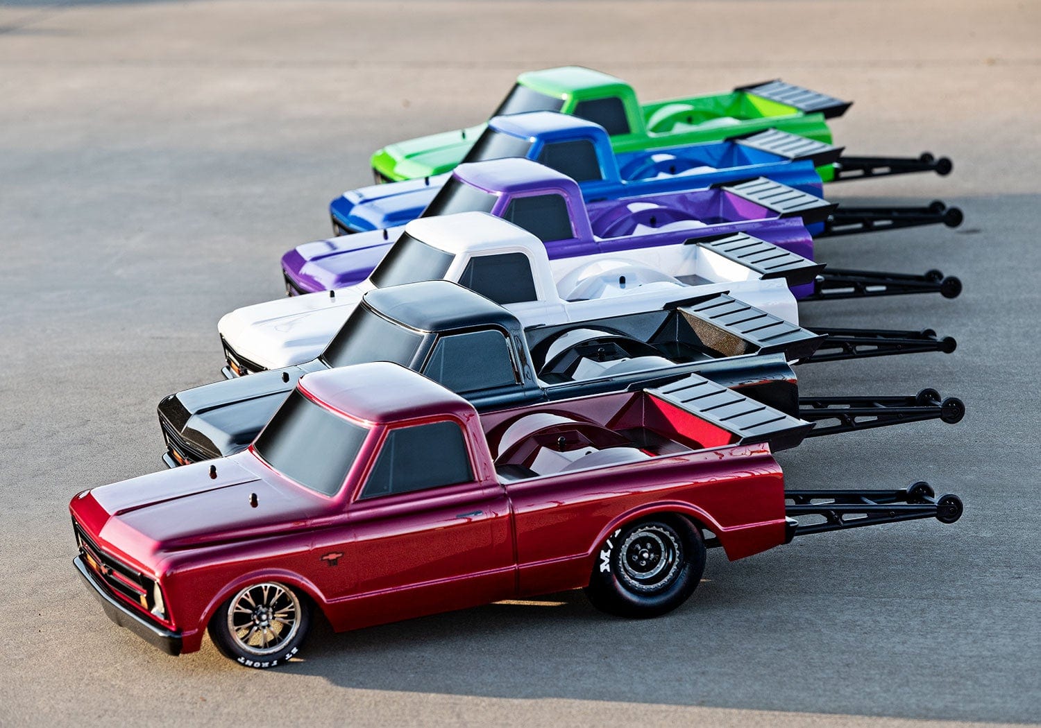 [Dış] Traxxas Drag Slash - tüm renk seçenekleri üstten dizili stüdyo görünümü