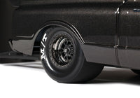 [Detay] Traxxas Drag Slash - siyah araç arka jant ve drag slick lastik yakın çekim