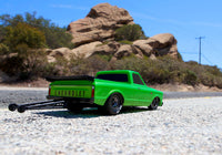 [Action] Traxxas Drag Slash - yeşil araç arkadan, açık hava kayalık manzara