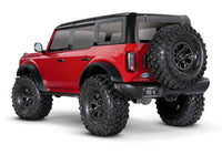 [Dış] Traxxas TRX-4 Bronco 2021 - kırmızı araç stüdyo arkadan, TRX-4 plakası ve yedek lastik