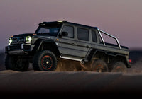 [Action] Traxxas G63 6x6 - alacakaranlıkta kumda sürüş, farlar yanık