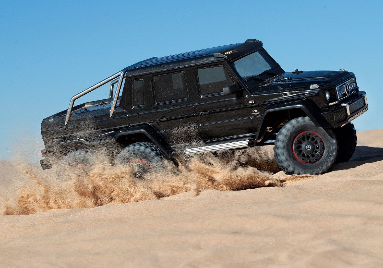 [Action] Traxxas G63 6x6 - kumda toz kaldırarak tırmanış, siyah gövde