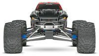 [Dış] Traxxas Revo 3.3 - önden görünüm, krom tampon ve ızgara stüdyo çekimi